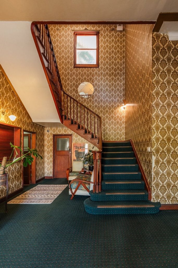 Royal Hotel Dungog grand-entrance-upstairs
